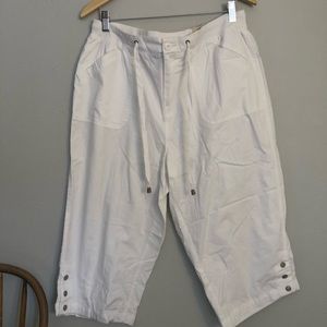 NWT Women’s size 18 crop pants